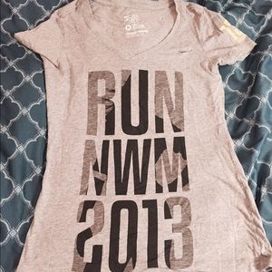 Rare Nike women's marathon v-neck