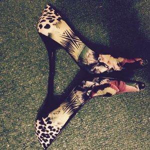 NWOT pointy toe heels