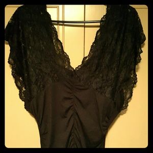 Dress top with lace sleeves