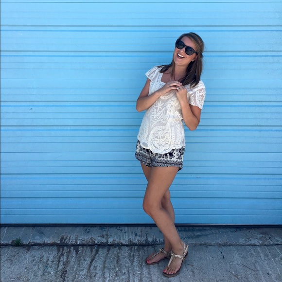 Meet your Posher, Laura! - Picture 2 of 4