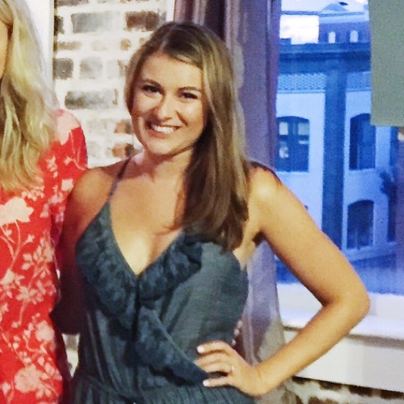 Meet your Posher, Laura! - Picture 3 of 4