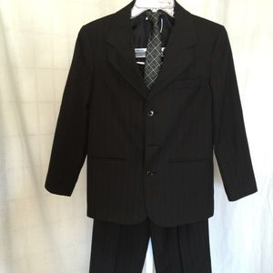 Van Hausen Boy's Suit w/tie