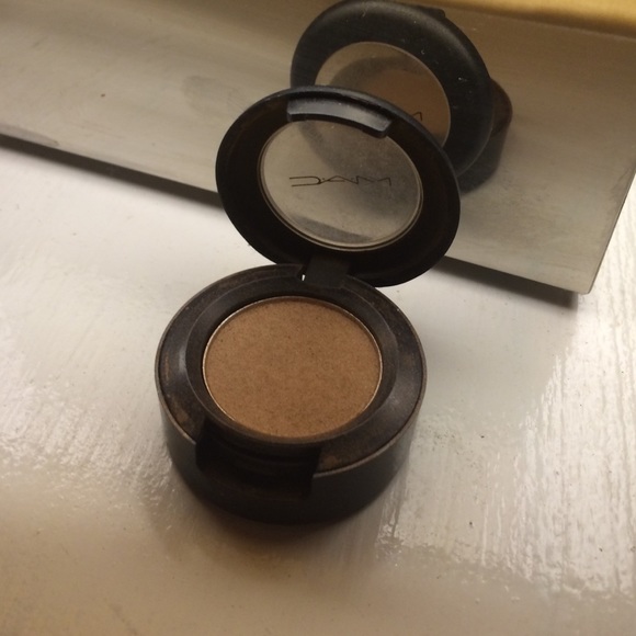 Mac eyeshadow "soba"