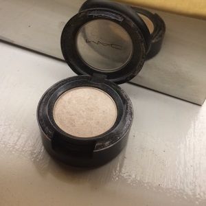 Mac eyeshadow "shroom"