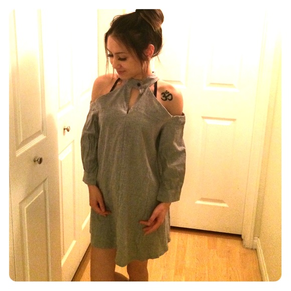 Off shoulders dress
