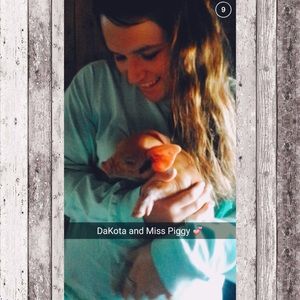 Meet your Posher, Dakota