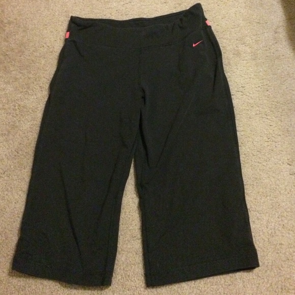 Nike dri fit capri work out pants