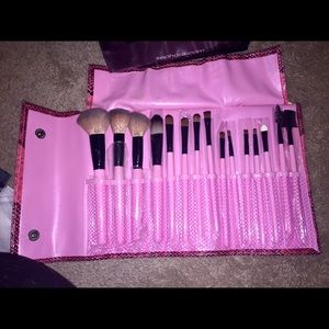 New makeup brush set