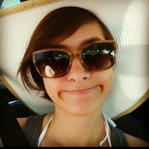 Meet your Posher, Laura