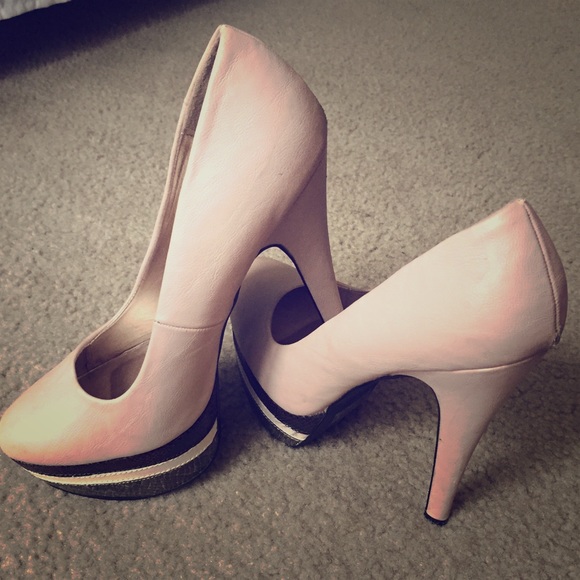 Charlotte Russe blush colored heel! - Picture 1 of 1