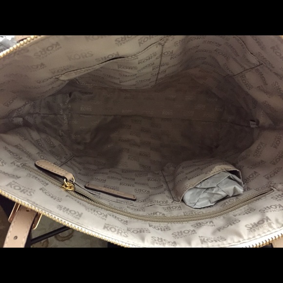 NWT michael kors jet set vanilla - Picture 3 of 3