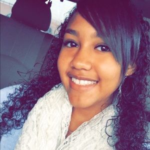 Meet your Posher, Alondria