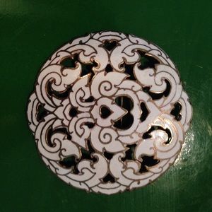 Beautiful Vintage SIAM Enamel Cream Asian Brooch