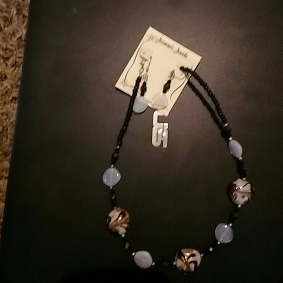 Necklace and earing set - Picture 1 of 3