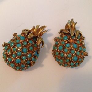 🍀HP🍀 Vintage Pineapples Turquoise Gold Brooch