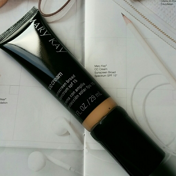 Medium to deep CC cream sunscreen SPF 15 - Picture 1 of 3