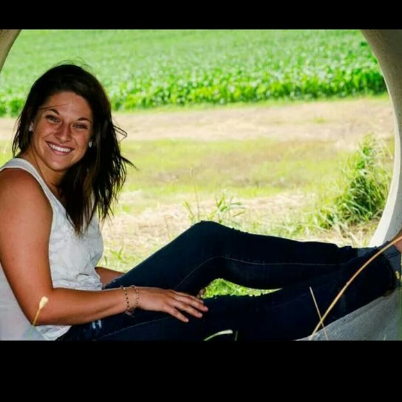 Meet Your Posher - Picture 2 of 2