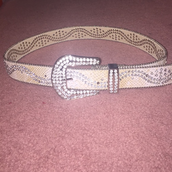 Buckle Glitz belt. Women's.