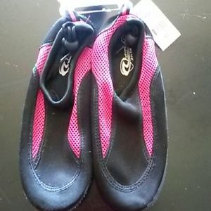 NWT Women's Water shoes, size 8