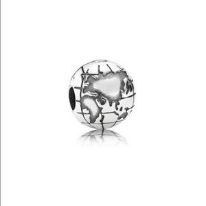 ✨SOLD✨ Authentic, Globe Pandora Clip