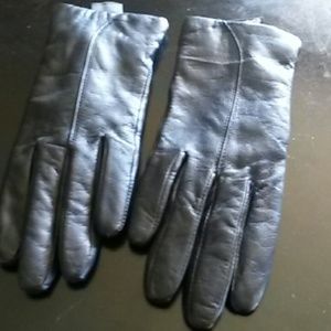 Genuine leather ladies gloves, size small
