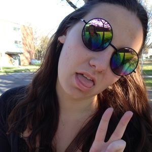 Meet your Posher, Emily