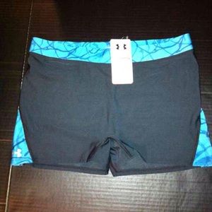 Nwt underarmour womens shorts XL compression