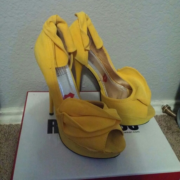 Yellow heels - Picture 1 of 3