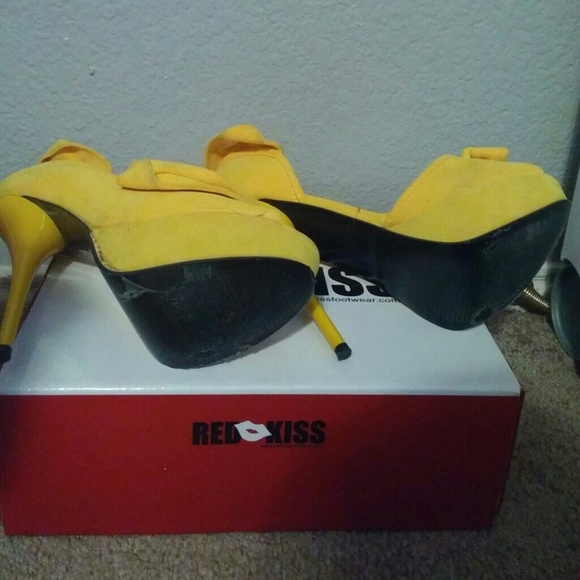 Yellow heels - Picture 3 of 3