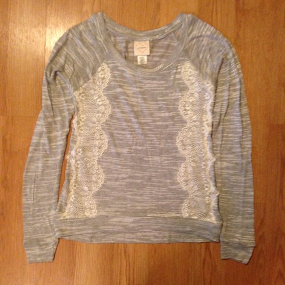 ❌Bundled❌🍁SALE🍁Gray and White Top - Picture 2 of 4