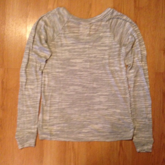 ❌Bundled❌🍁SALE🍁Gray and White Top - Picture 3 of 4