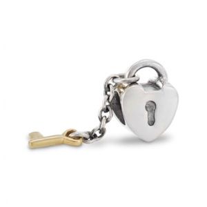 ✨SOLD✨ Authentic, Key to My Heart Charm - 14K Key