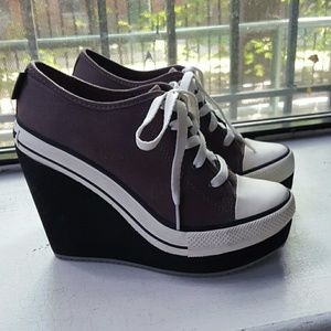 Wedge sneakers