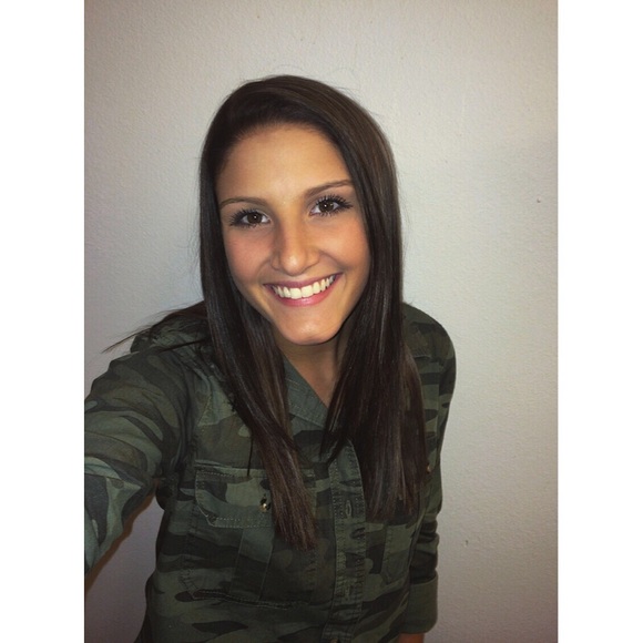 Meet your Posher, Claudia - Picture 1 of 1