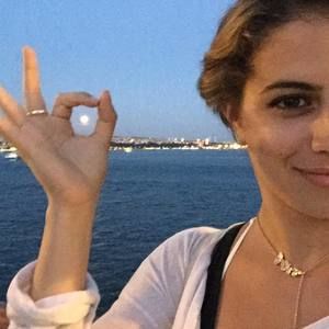 Meet your Posher, Laura