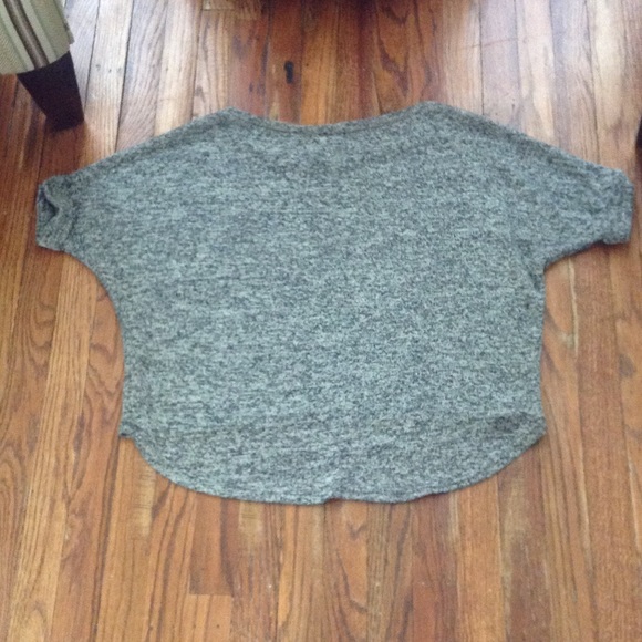 Lush black & white knit high/low top - Picture 2 of 4