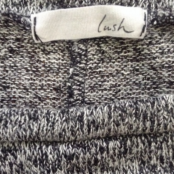 Lush black & white knit high/low top - Picture 4 of 4