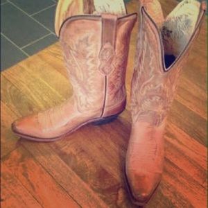 Old West cowgirl boots!