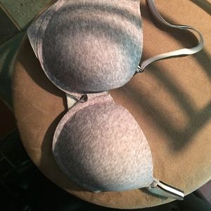 32DD victor secrete bra.