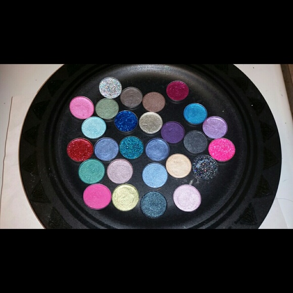 4 pans - Authentic MAC hand pressed pigments - Picture 2 of 8