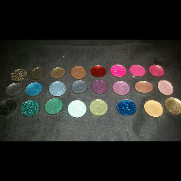 4 pans - Authentic MAC hand pressed pigments - Picture 3 of 8