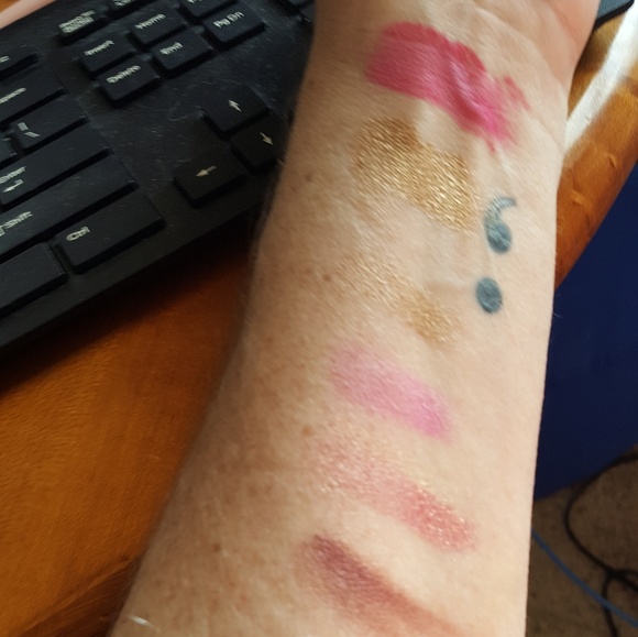 4 pans - Authentic MAC hand pressed pigments - Picture 7 of 8