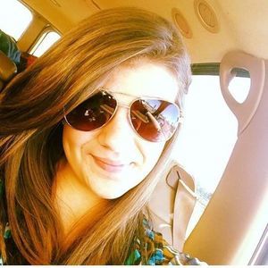 Meet your Posher, Laura jean