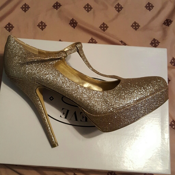 Heels - Picture 2 of 2