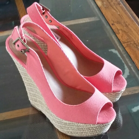 STEVE MADDEN Coral Wedges