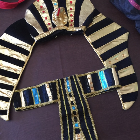 Egyptian costume accessories