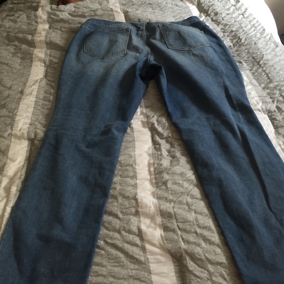 Old Navy the Flirt Blue jeans . - Picture 2 of 4