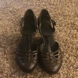 Retro brown T-strap wedge