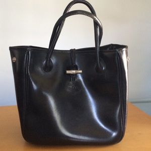 Sm tote. Snap sides. Inside zip pkt 4.5x9x9