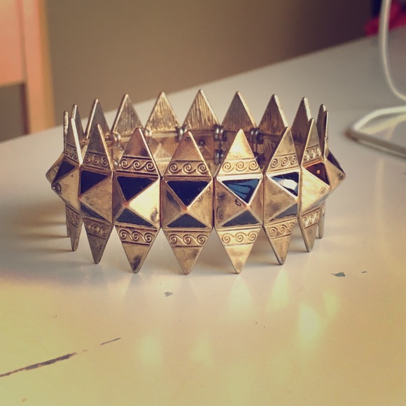 Stretch gold bangle